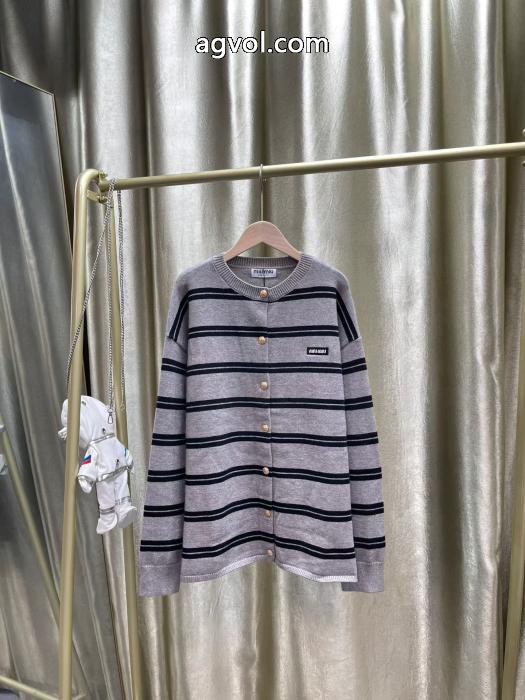 【激安】高級品通販 遂に再入荷 最安価格に挑戦中ブランド 激安セーターMIUMIU_0_1
