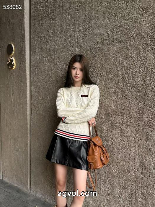2025SS大人OK 原宿スタイル 最高級品質セーターMIUMIUブランド コピー 品_0_2