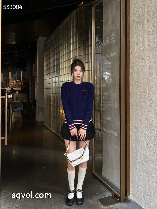 2025SS大人OK 原宿スタイル 最高級品質セーターMIUMIUブランド コピー 品_0_3