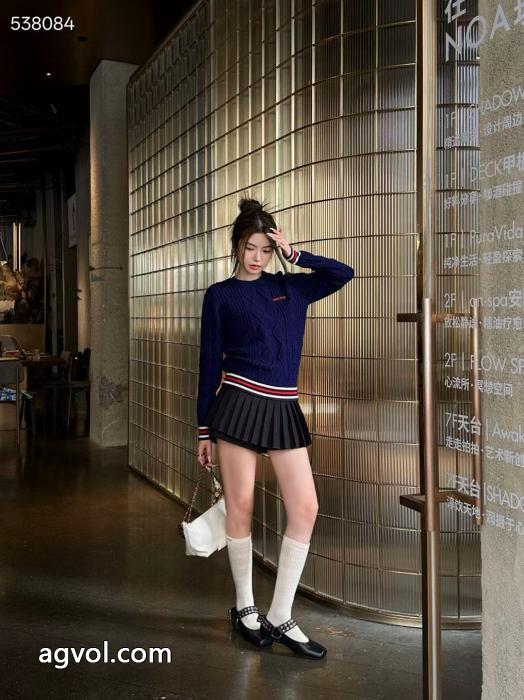 2025SS大人OK 原宿スタイル 最高級品質セーターMIUMIUブランド コピー 品_0_5