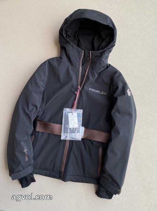 当店限定 クリスマス人気商品 ヒットした価格販売ブランド コピー s 級MONCLERダウンジャケット_0_2