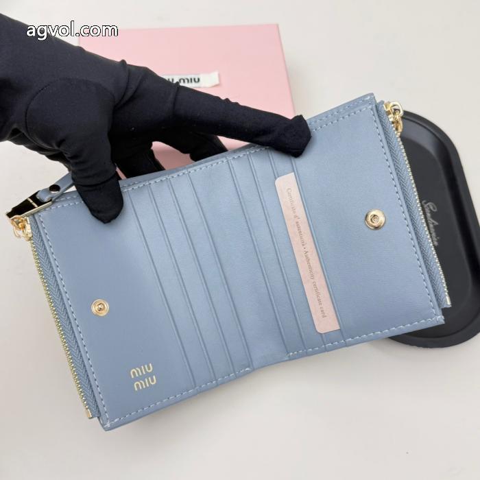 財布ブランド コピーミュウミュウ人気セール250%新品 カラー豊富 質感に満足_0_1