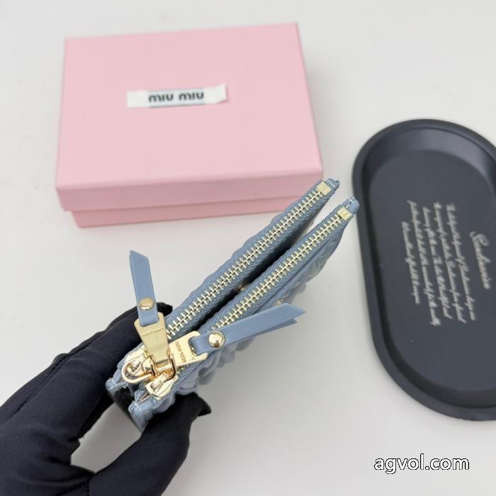 財布ブランド コピーミュウミュウ人気セール250%新品 カラー豊富 質感に満足_0_3