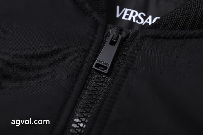 ジャケットVERSACE品質高き人気アイテム 今からの季節にピッタリ！  お手頃価格で人気商品ブランド 偽物 激安 通販_0_3