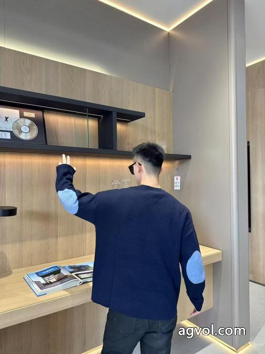特別人気感謝SALE 25新品*最安値保証 VIPセールで破格ブランド 激安LOEWEセーター_0_5
