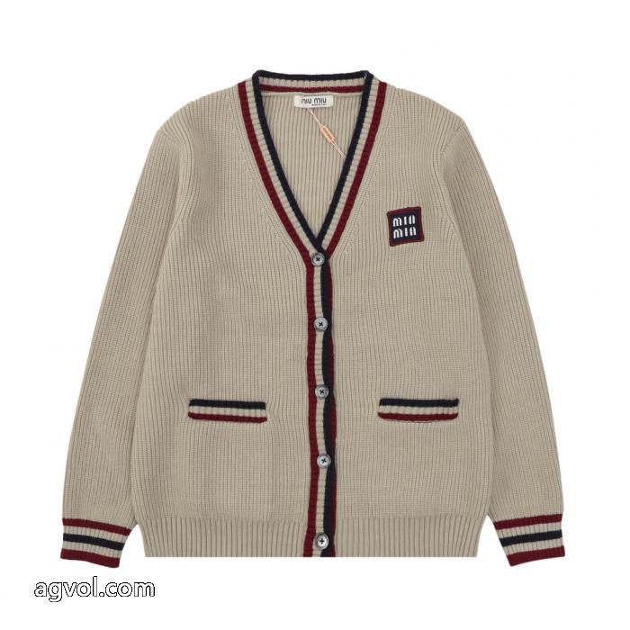 MIUMIU雑誌掲載 圧倒的な高級感 SS25完売必至スーパー コピー 安心コート_0_3