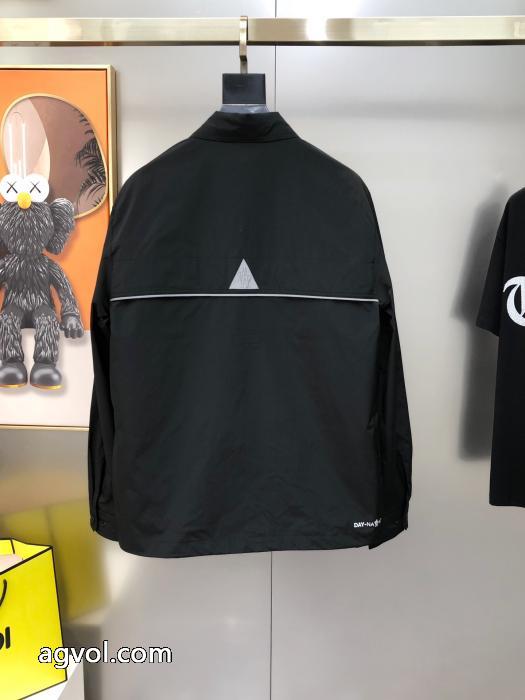ジャケットMONCLER先行セール 売れ筋モデル 最高級ランクスーパー コピー 通販_0_4