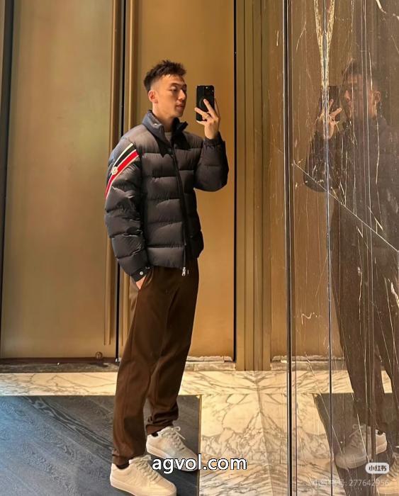 偽 ブランド 購入平日限定即納商品 希少2025限定品海外即発 期限限定MONCLERダウンジャケット_0_4