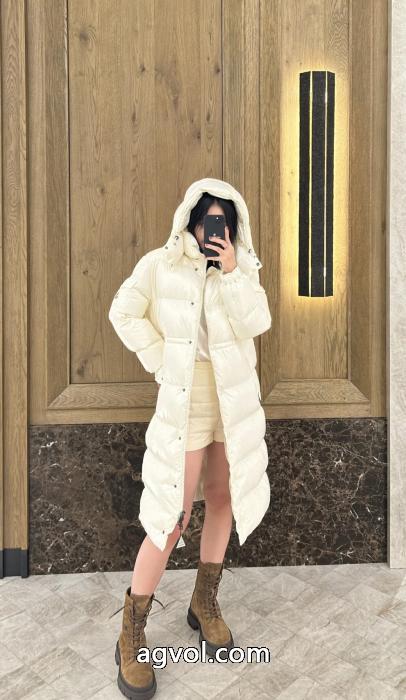 ホリデー限定 使い勝手の良いトレンド 最安値偽物 ブランド 激安ダウンジャケットMONCLER_0_1