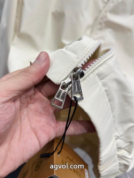 BURBERRYジャケット好感度255％ 定番人気モデル 大人シンプルなブランド アクセサリー 激安_0_3