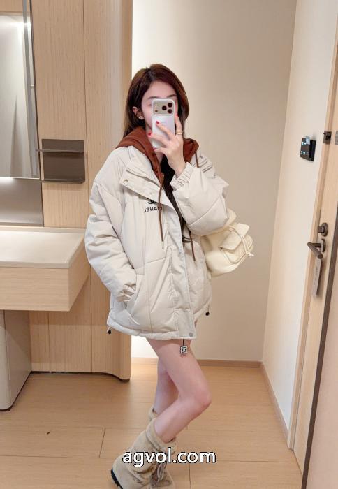 CHスーパー コピー ブランド 通販綿入れの服質感に満足 ロゴがかっこいい 数量限定再入荷_0_2