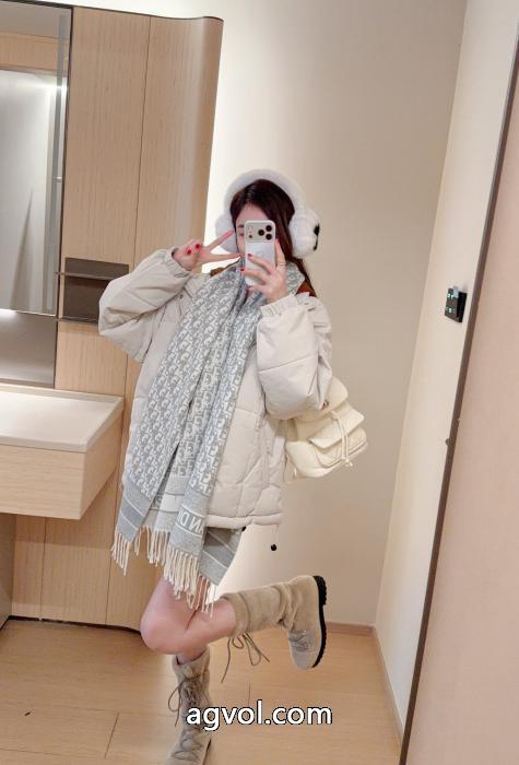 CHスーパー コピー ブランド 通販綿入れの服質感に満足 ロゴがかっこいい 数量限定再入荷_0_3