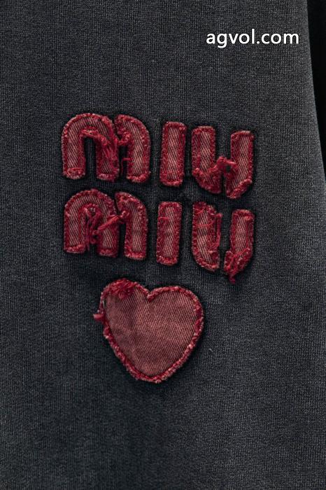 MIUMIUお洒落が人気新品 著名人愛用 大人キレイに仕立てる ブランド 通販店パーカー_0_3