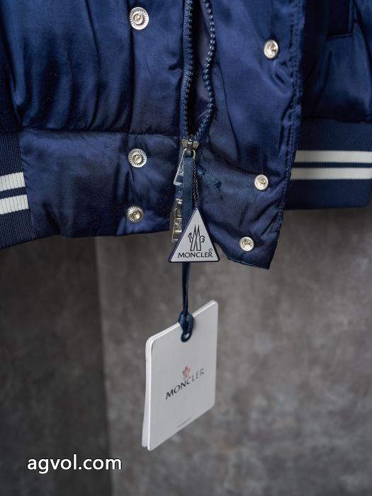ダウンジャケットMONCLERコピー 品 販売着心地良く 暑い冬に軽やかな涼しげ 潮流_0_3