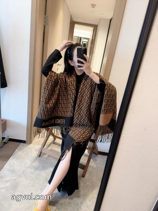 ブランド コピー 販売 大人気商品再入荷! 人気上昇中 注目美品FENDIマフラー_0_0