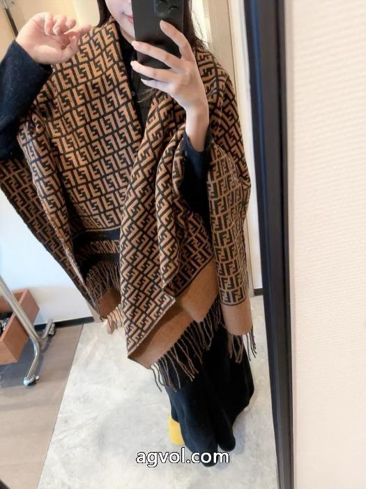 ブランド コピー 販売 大人気商品再入荷! 人気上昇中 注目美品FENDIマフラー_0_2