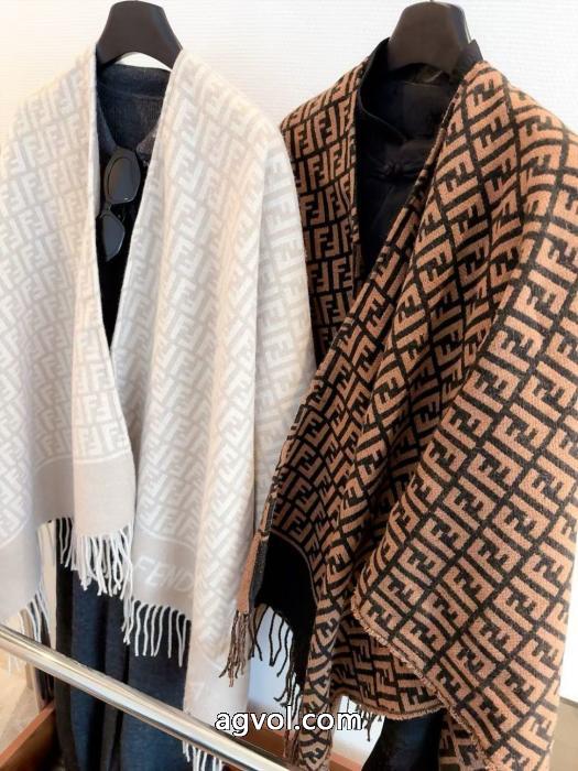 ブランド コピー 販売 大人気商品再入荷! 人気上昇中 注目美品FENDIマフラー_0_3