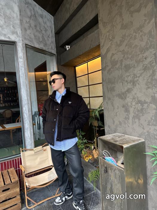 スーパー コピー ブランド完売再入荷   最安値に挑戦 高級感溢るダウンジャケットPRADA_0_1