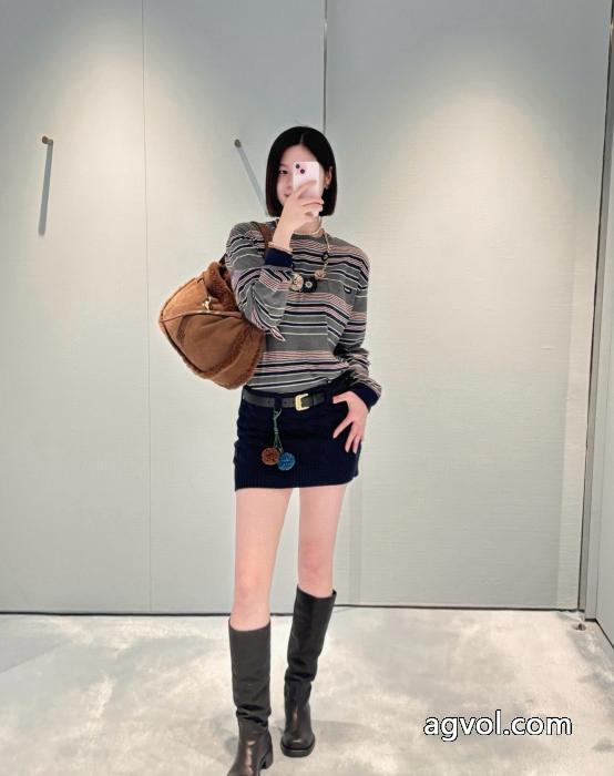 割引セール SS25限定版 今年大人気長袖Tシャツ通販 ブランドMIUMIU_0_2