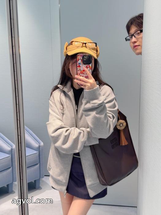 MIUMIUコピー ブランド 優良コート耐久性に優れ 2025SS人気ブランド新作アイテム 最新作期間限定セール_0_1