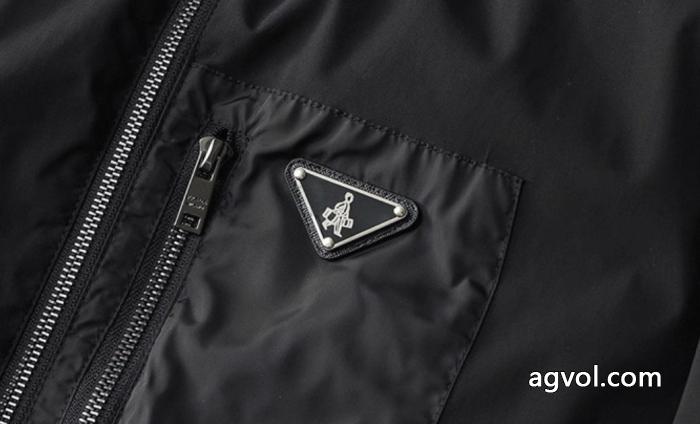 実用性は勿論 人気商品限定セール 海外限定モデル ブランド 偽物 激安プラダダウンジャケット_0_3