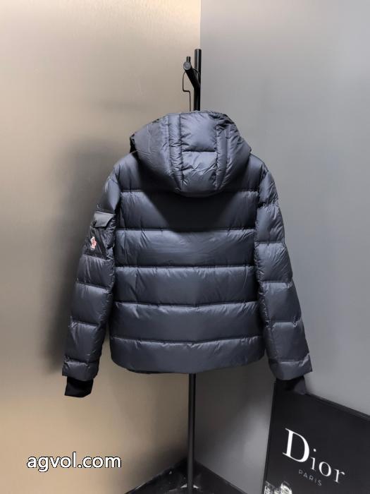 MONCLERダウンジャケット今人気の秘訣 爽やかマルチ 国内発機能的激安 ブランド_0_2