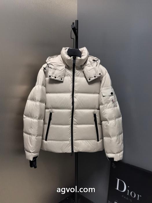 MONCLERダウンジャケット今人気の秘訣 爽やかマルチ 国内発機能的激安 ブランド_0_4