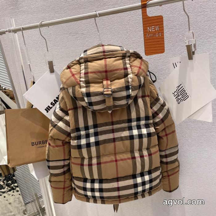 ブランド コピー バックBURBERRYダウンジャケット最近人気一番！ 暖かな着心地 海外限定!_0_3