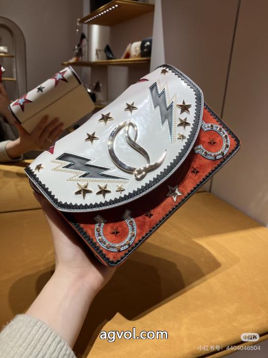 ブランド コピー s 級Christian Louboutinバッグ最安国内発送 高評価の人気品  どの年代にも好感度_0_2