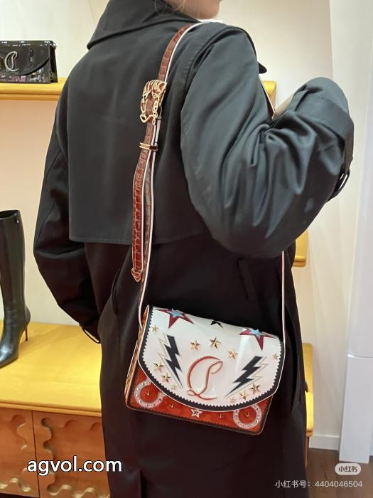 ブランド コピー s 級Christian Louboutinバッグ最安国内発送 高評価の人気品  どの年代にも好感度_0_4