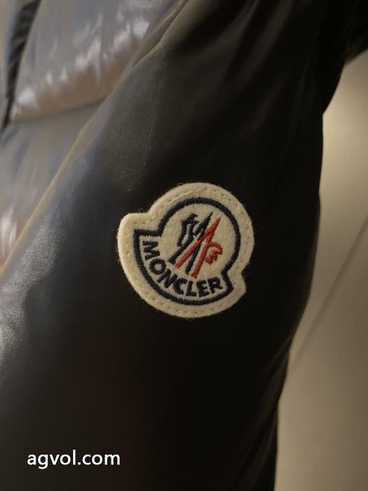 コピー ブランド 優良新作入荷定番 秋冬の爽やかなスタイル 最前線新作MONCLERダウンジャケット_0_2