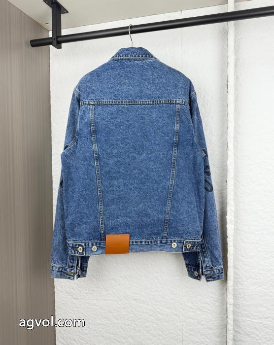最安価格に挑戦中 プレゼントにも 雑誌掲載新作コートLOEWE偽物 ブランド 激安_1_3