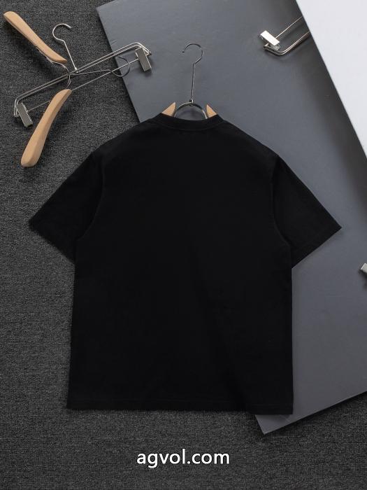 完売必須　限定SALE ファションスタイルが演出する ギフト最適期間限定BURBERRY半袖Tシャツブランド 通販 激安_0_3