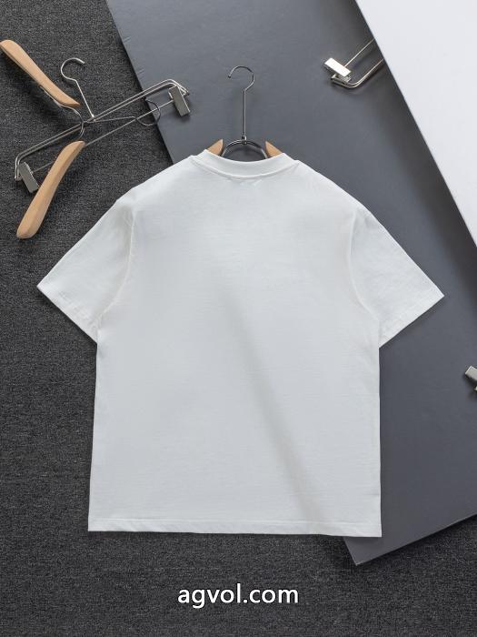 コピー 品 販売VIPセールで奇跡 今シーズン新作 主役級のアイテム半袖TシャツMONCLER_0_0