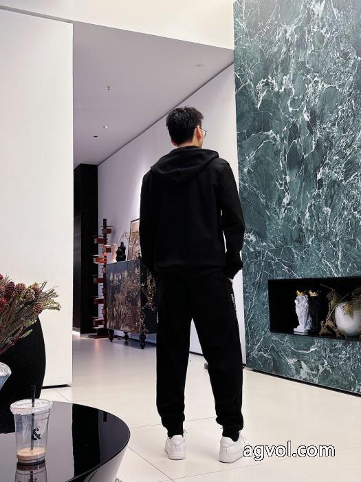 今季超人気新作登場 人気急上昇中 VIPセールMONCLERセットコピー ブランド 通販_0_1