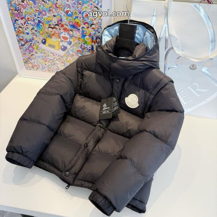 芸能人愛用 手頃価格でオシャレ 海外大人気コピー ブランド 販売ダウンジャケットMONCLER_0_0