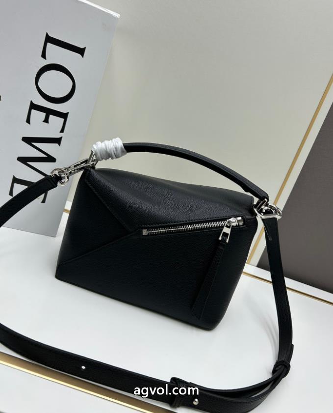 包包最安価格新品 セールで入手! 人気の秋冬新作再登場LOEWEブランド 品 激安 通販._5_2