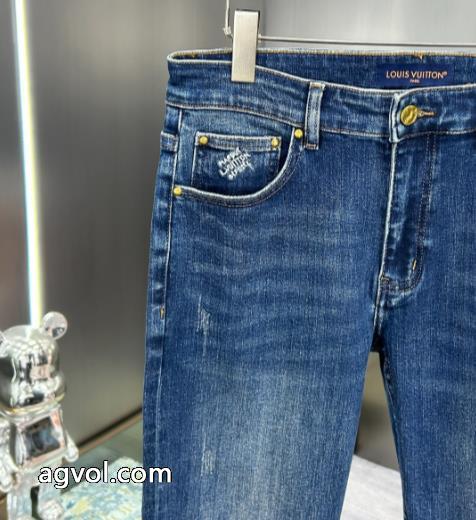LOUIS VUITTON優等品 冬らしい爽やかさ 秋冬で人気の限定新作ブランド 激安ジーンズ.._0_3