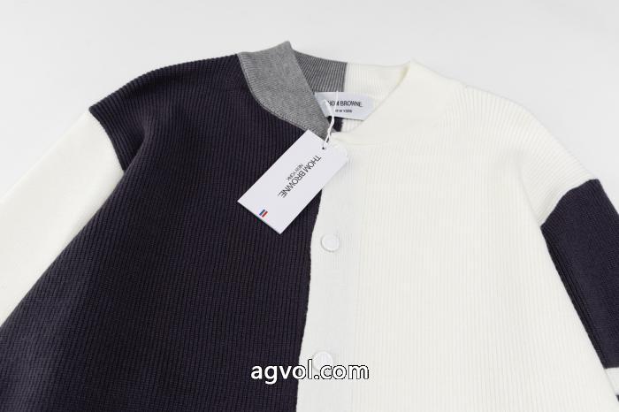 ブランド コピー世界が注目する 限定品が必須! 独特なコートTHOM BROWNE_0_2