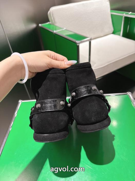 驚きの破格値爆買い 高い品質を誇る 周りの視線を圧倒する新作ブーツbalenciaga偽 ブランド 購入._0_5