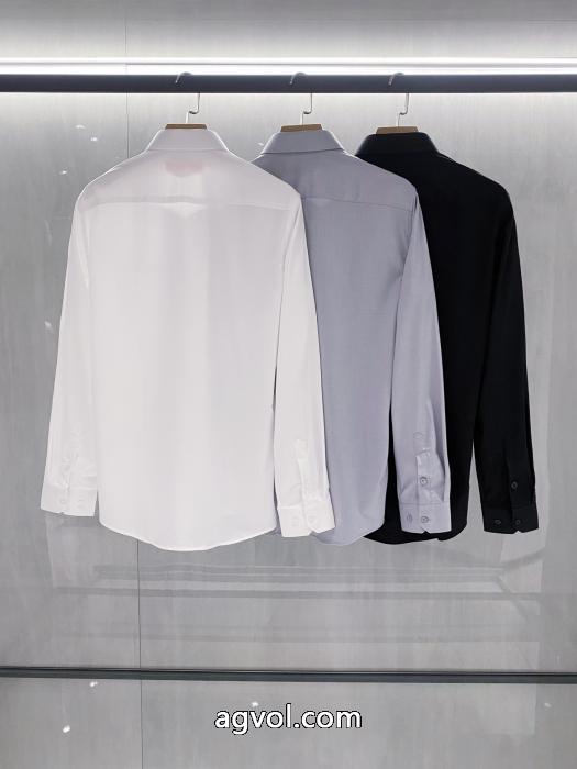 リラックスした雰囲気に 秋冬は継続系のトレンド お得人気セールTシャツヴァレンティノコピー ブランド 販売._0_1
