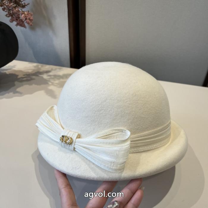 帽子ヴァレンティノブランド コピー バック冬の最新ファッション 今年ヒット ファッション感度の高い2026トレンド._0_2