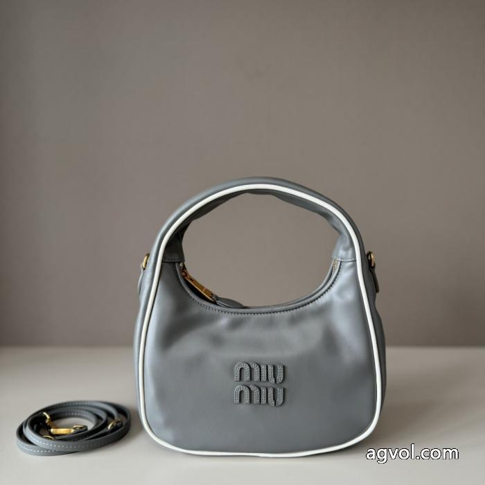偽物 ブランド&nbsp;&nbsp;&nbsp;&nbsp;バッグカジュアルスタイルを軽快に 注目美品 シンプル使えるMIUMIU._0_0