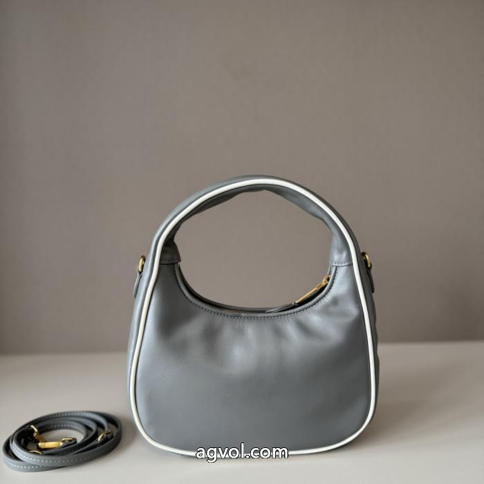 偽物 ブランド&nbsp;&nbsp;&nbsp;&nbsp;バッグカジュアルスタイルを軽快に 注目美品 シンプル使えるMIUMIU._0_2