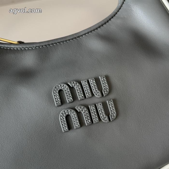 偽物 ブランド&nbsp;&nbsp;&nbsp;&nbsp;バッグカジュアルスタイルを軽快に 注目美品 シンプル使えるMIUMIU._0_4