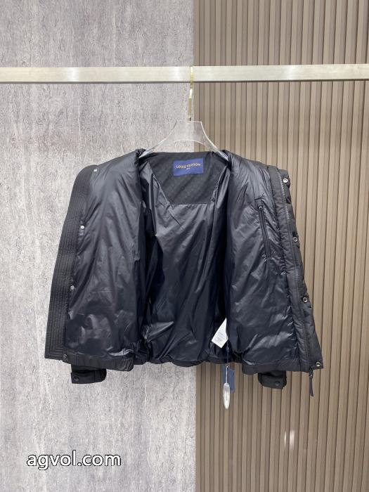 ホリデー限定 無機質さが魅力 芸能人愛用LOUIS VUITTONコピー 品 販売ダウンジャケット_0_3