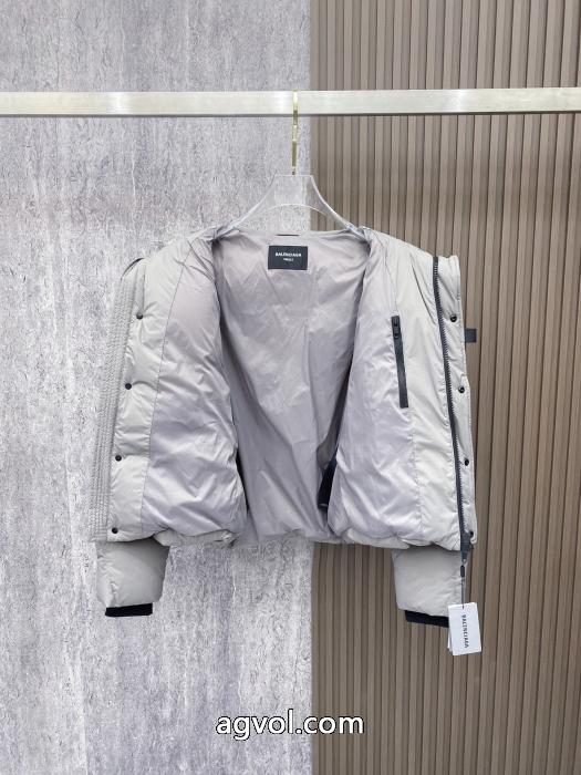 ダウンジャケット偽物 通販秋冬モデル 安価 最新話題沸騰中balenciaga_0_0