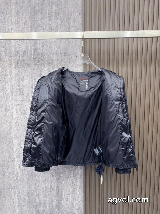 新作追加！ 清潔感の高い新品 安心の激安通販ダウンジャケットプラダブランド コピー 激安_0_1