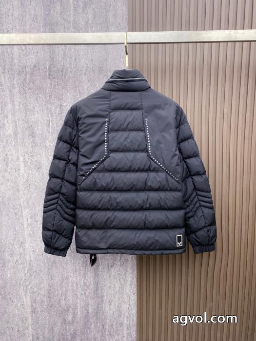 ブランド コピー 販売店ダウンジャケットARMANIお気に入りのスタイル お勧め使える未入荷ブランド SS26限定版_0_1