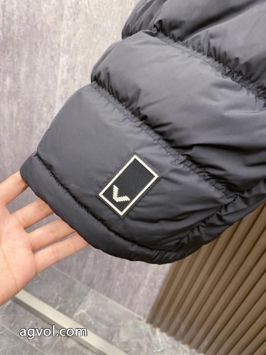 ブランド コピー 販売店ダウンジャケットARMANIお気に入りのスタイル お勧め使える未入荷ブランド SS26限定版_0_2